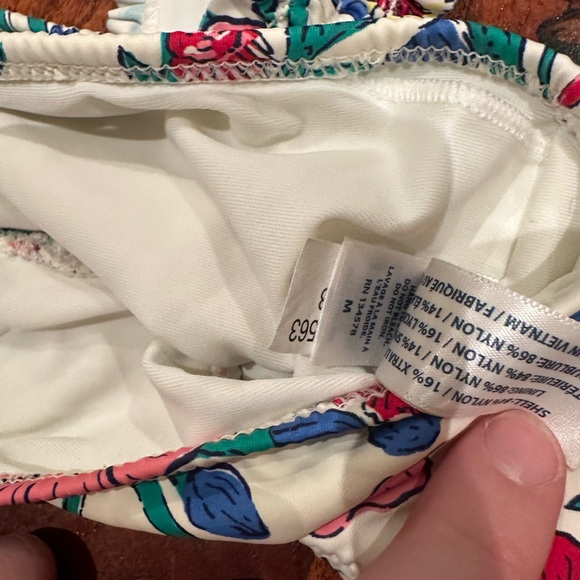 Vineyard Vines White Tisbury Floral Smocked Bikini Top, size medium - Picture 7 of 8